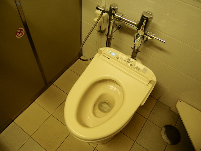 阪神競馬場のトイレ